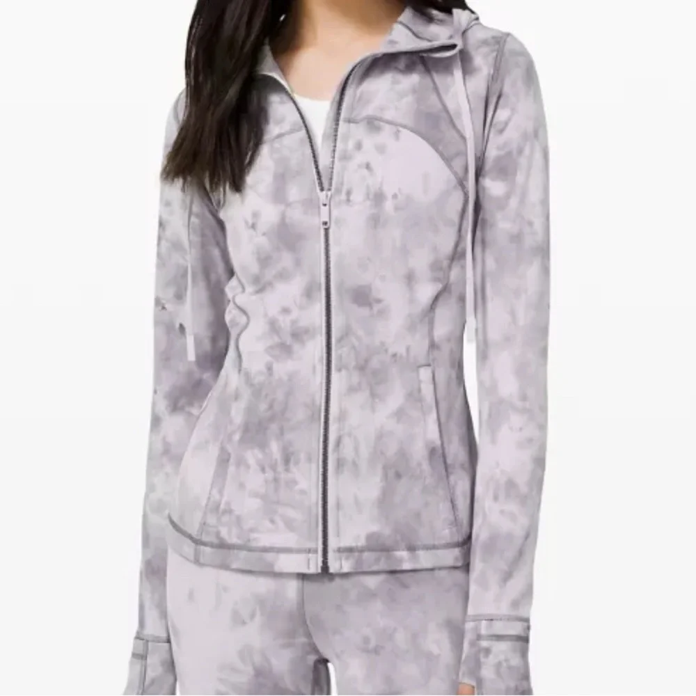 Lululemon - Picture 1 of 5